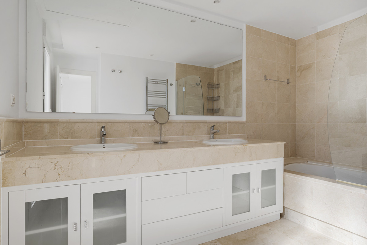 4 Bed Apartment for sale in Nueva Andalucía Costa Del Sol, Málaga, Spain