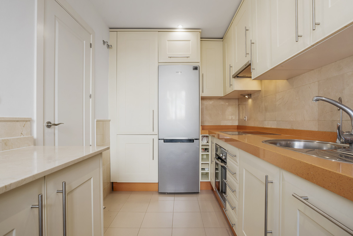 4 Bed Apartment for sale in Nueva Andalucía Costa Del Sol, Málaga, Spain