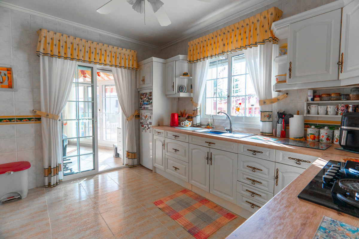 Se vende Villa - Chalet de 5 dormitorios en Costa Blanca, Alicante, España