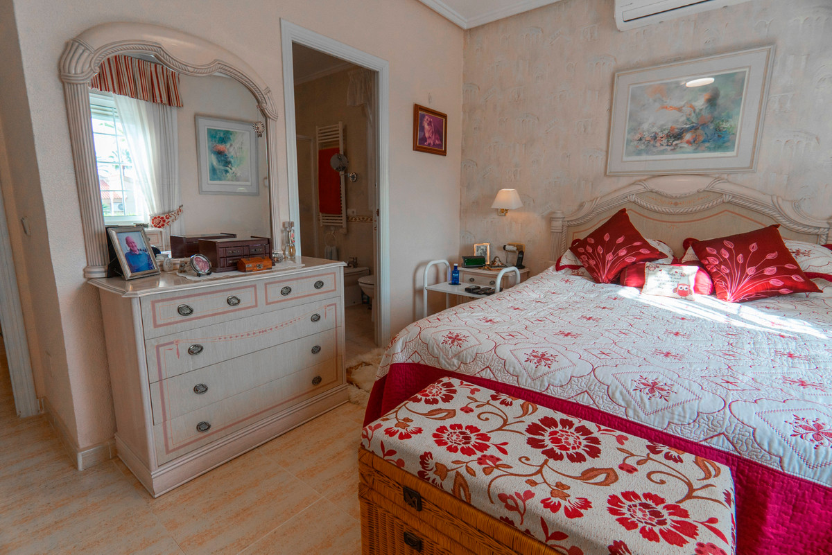 Se vende Villa - Chalet de 5 dormitorios en Costa Blanca, Alicante, España