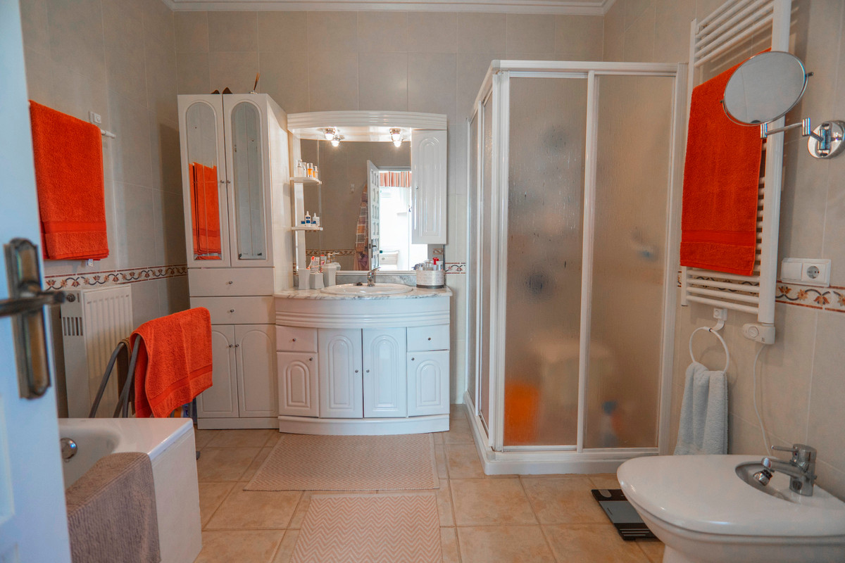 Se vende Villa - Chalet de 5 dormitorios en Costa Blanca, Alicante, España