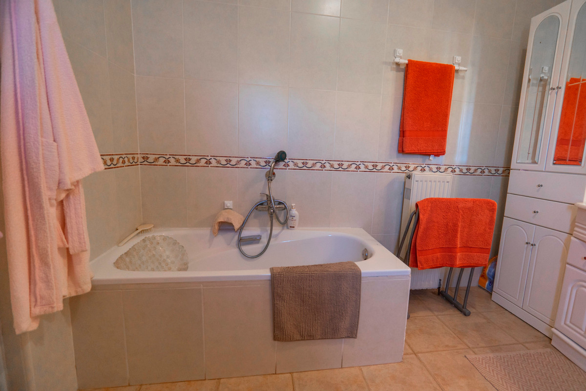 Se vende Villa - Chalet de 5 dormitorios en Costa Blanca, Alicante, España