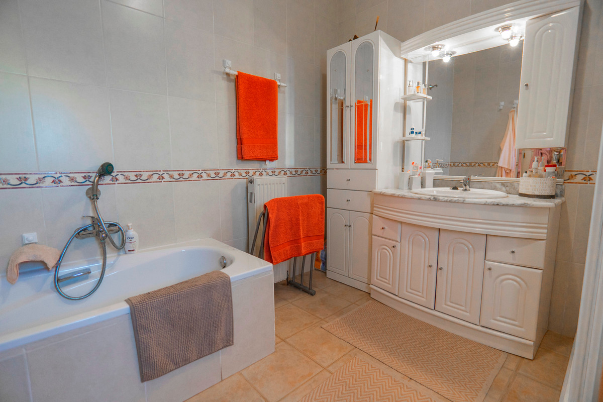 Se vende Villa - Chalet de 5 dormitorios en Costa Blanca, Alicante, España