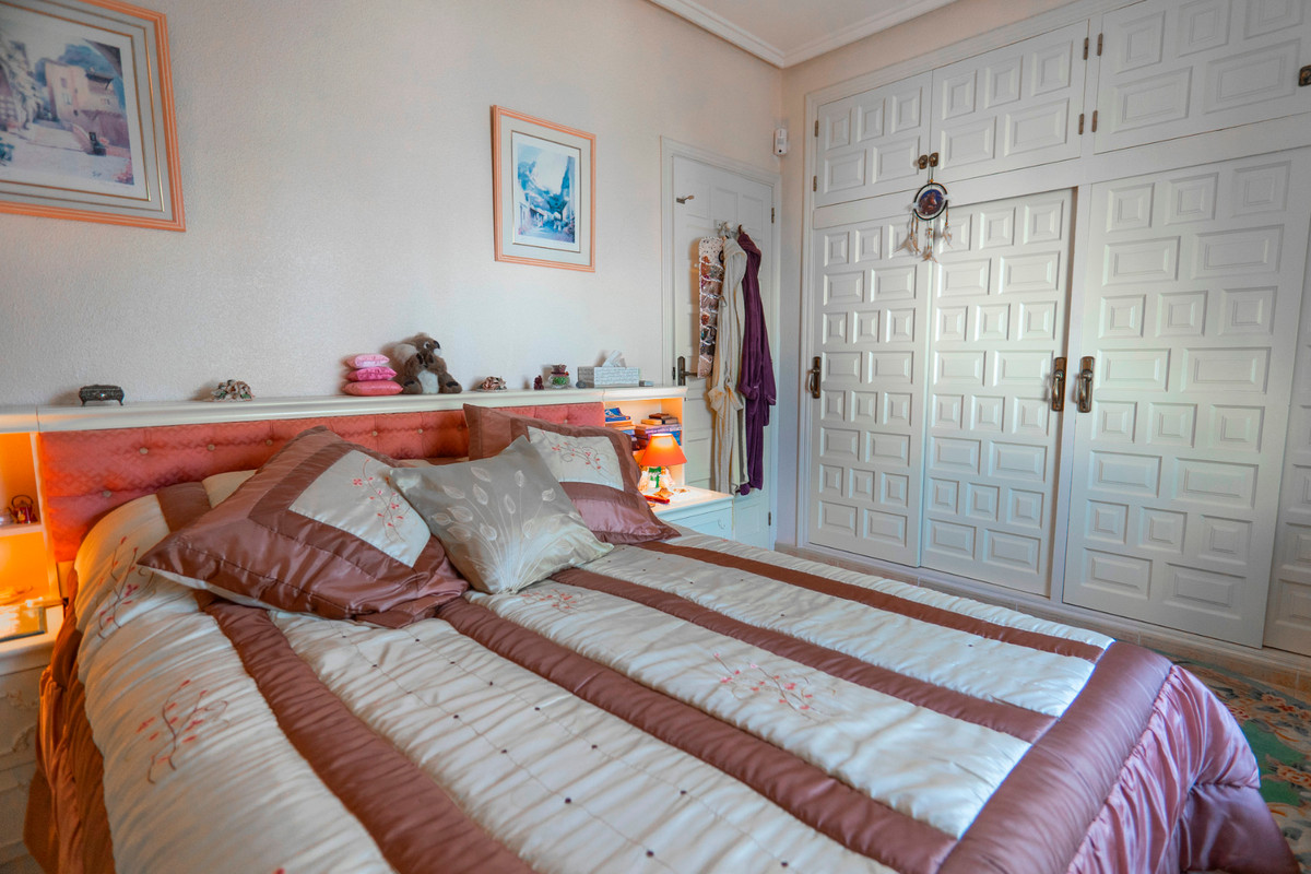 Se vende Villa - Chalet de 5 dormitorios en Costa Blanca, Alicante, España