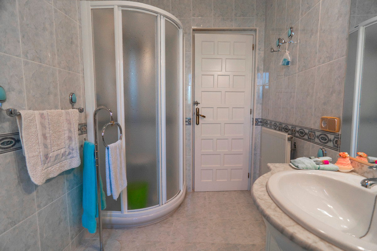 Se vende Villa - Chalet de 5 dormitorios en Costa Blanca, Alicante, España