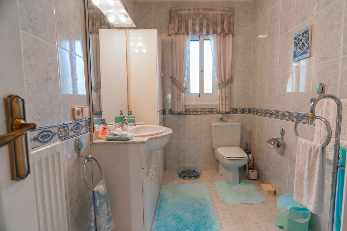 Se vende Villa - Chalet de 5 dormitorios en Costa Blanca, Alicante, España