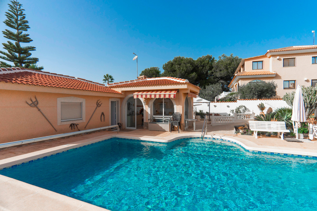 Se vende Villa - Chalet de 5 dormitorios en Costa Blanca, Alicante, España
