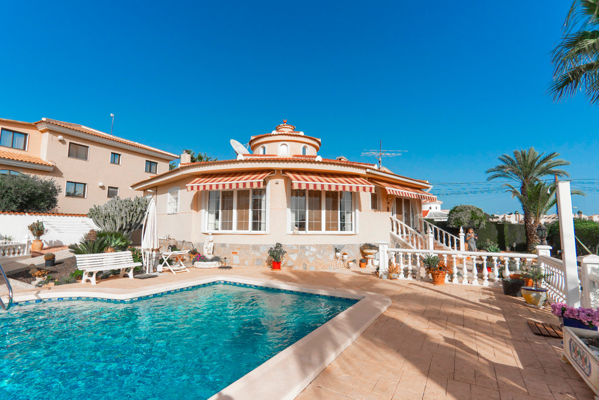 Se vende Villa - Chalet de 5 dormitorios en Costa Blanca, Alicante, España