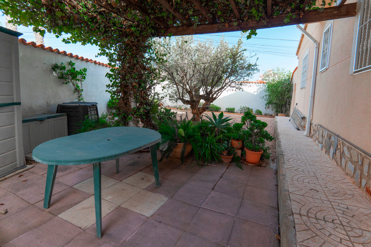 Se vende Villa - Chalet de 5 dormitorios en Costa Blanca, Alicante, España
