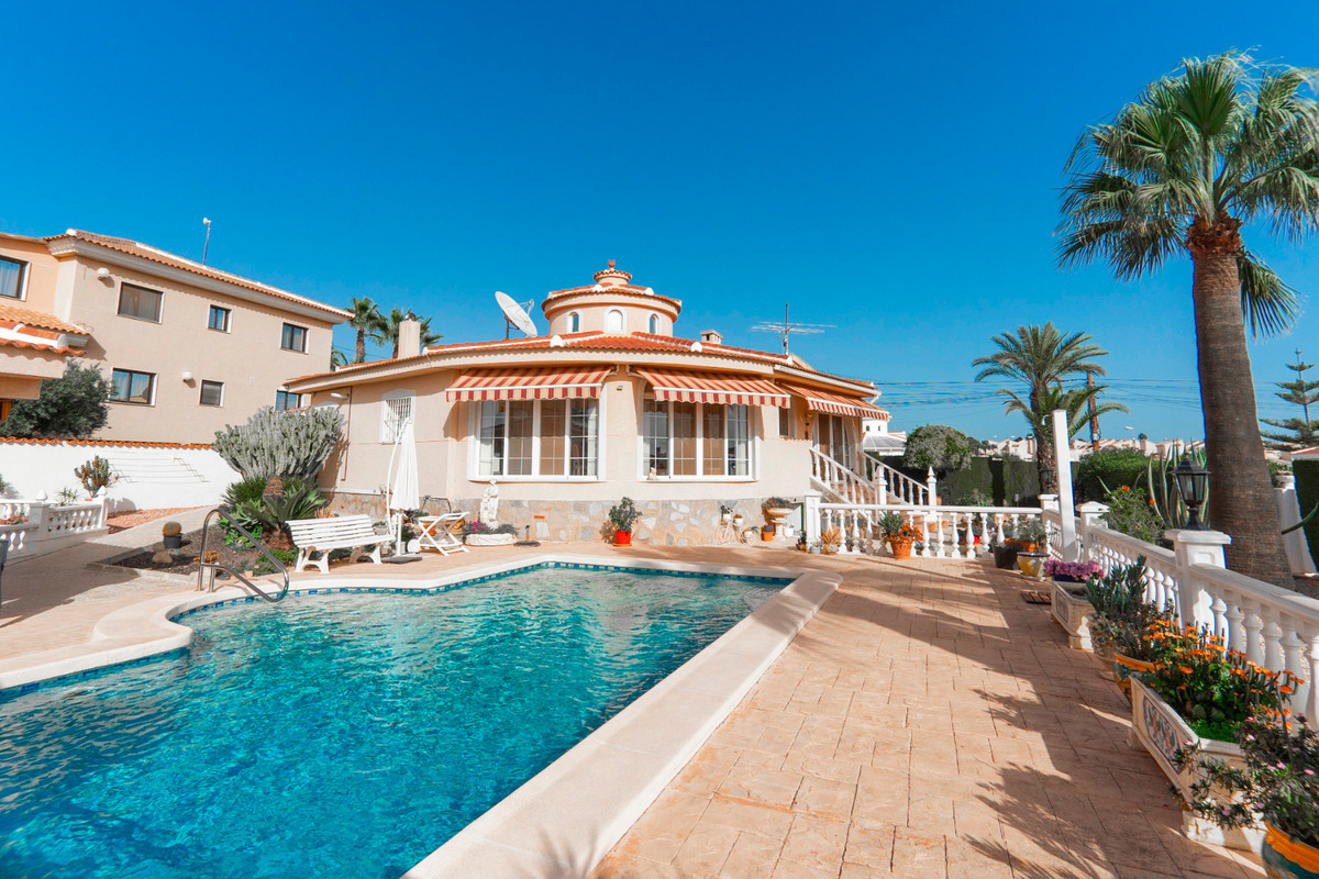 Se vende Villa - Chalet de 5 dormitorios en Costa Blanca, Alicante, España