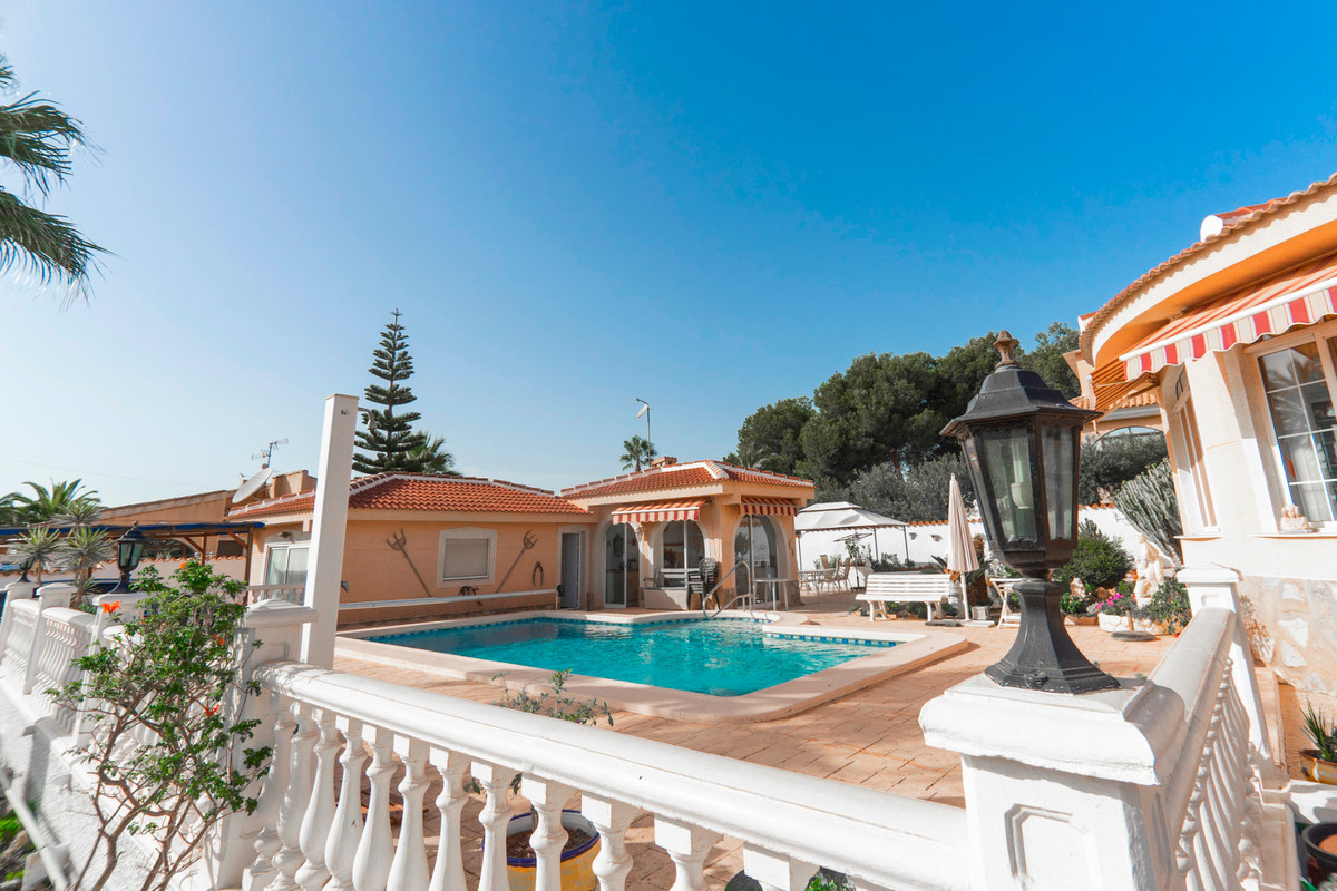 Se vende Villa - Chalet de 5 dormitorios en Costa Blanca, Alicante, España