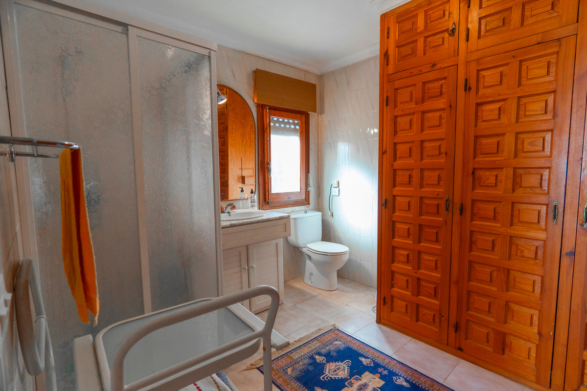 Se vende Villa - Chalet de 5 dormitorios en Costa Blanca, Alicante, España