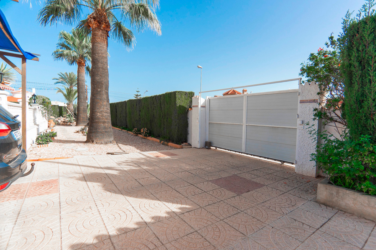 Se vende Villa - Chalet de 5 dormitorios en Costa Blanca, Alicante, España
