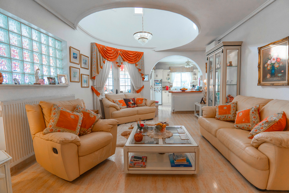 Se vende Villa - Chalet de 5 dormitorios en Costa Blanca, Alicante, España