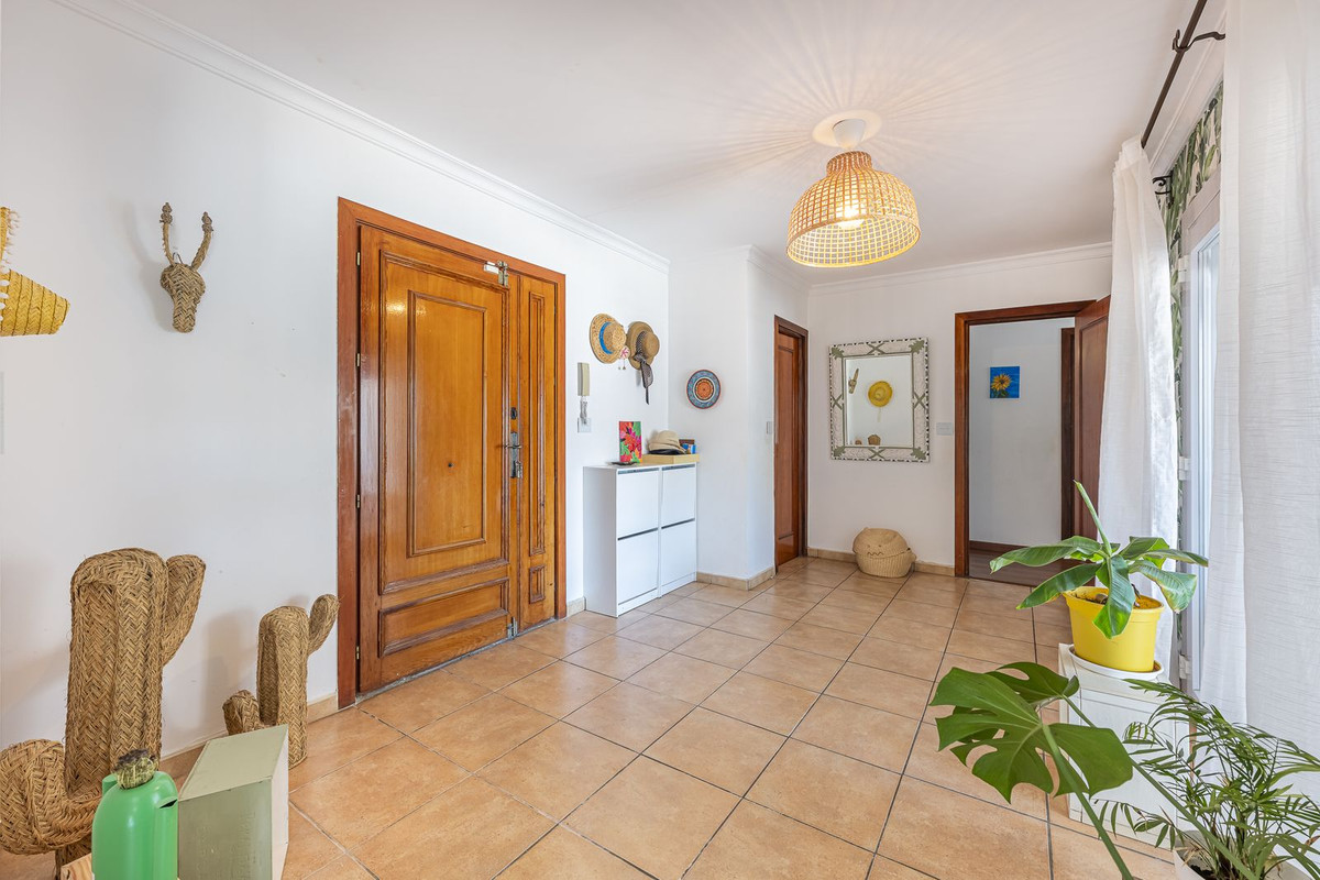 Se vende Villa - Chalet de 5 dormitorios en Costa Del Sol, Cadiz, España