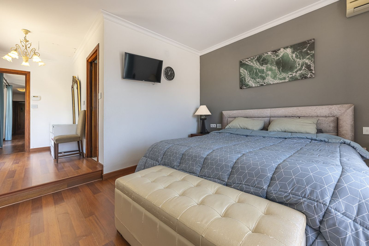 Se vende Villa - Chalet de 5 dormitorios en Costa Del Sol, Cadiz, España