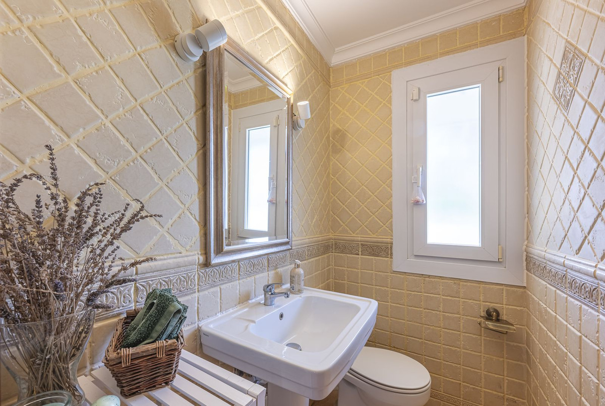 Se vende Villa - Chalet de 5 dormitorios en Costa Del Sol, Cadiz, España