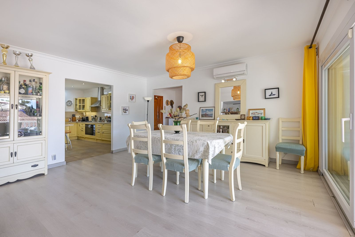 Se vende Villa - Chalet de 5 dormitorios en Costa Del Sol, Cadiz, España
