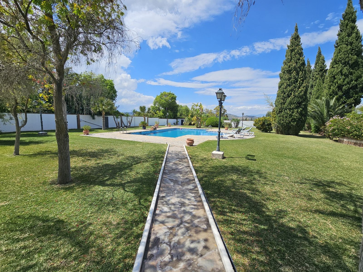 5 Bed Townhouse for sale in Alhaurín De La Torre Costa Del Sol, Málaga, Spain