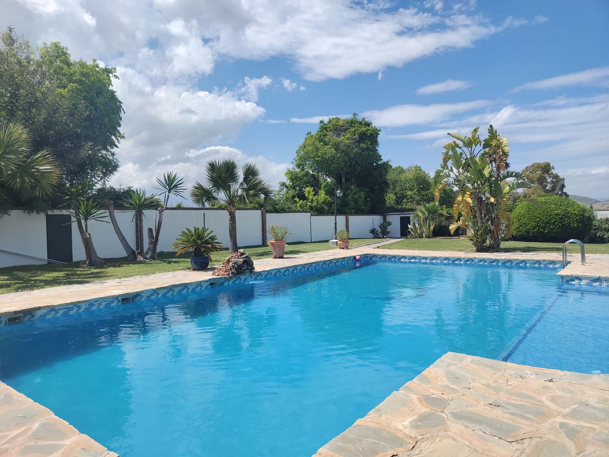 5 Bed Townhouse for sale in Alhaurín De La Torre Costa Del Sol, Málaga, Spain