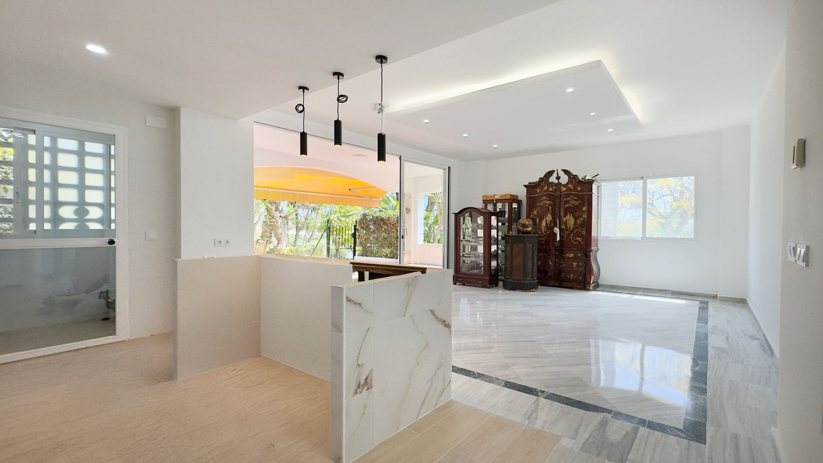 4 Bed Apartment for sale in Marbella Costa Del Sol, Málaga, Spain