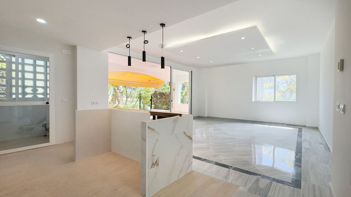 4 Bed Apartment for sale in Marbella Costa Del Sol, Málaga, Spain