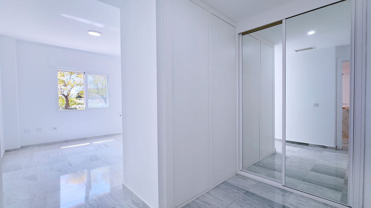 4 Bed Apartment for sale in Marbella Costa Del Sol, Málaga, Spain