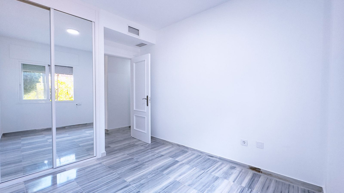 4 Bed Apartment for sale in Marbella Costa Del Sol, Málaga, Spain