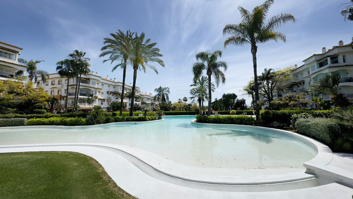 4 Bed Apartment for sale in Marbella Costa Del Sol, Málaga, Spain