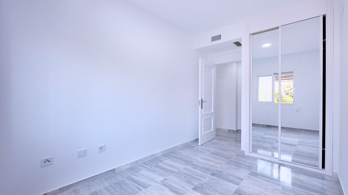 4 Bed Apartment for sale in Marbella Costa Del Sol, Málaga, Spain
