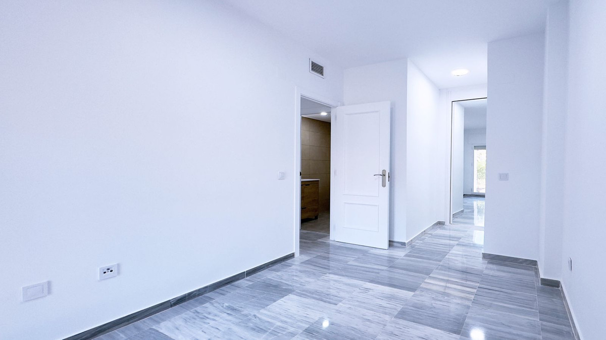 4 Bed Apartment for sale in Marbella Costa Del Sol, Málaga, Spain