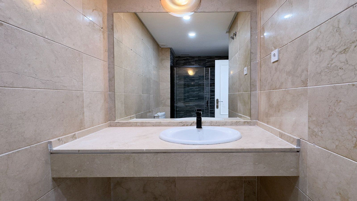4 Bed Apartment for sale in Marbella Costa Del Sol, Málaga, Spain