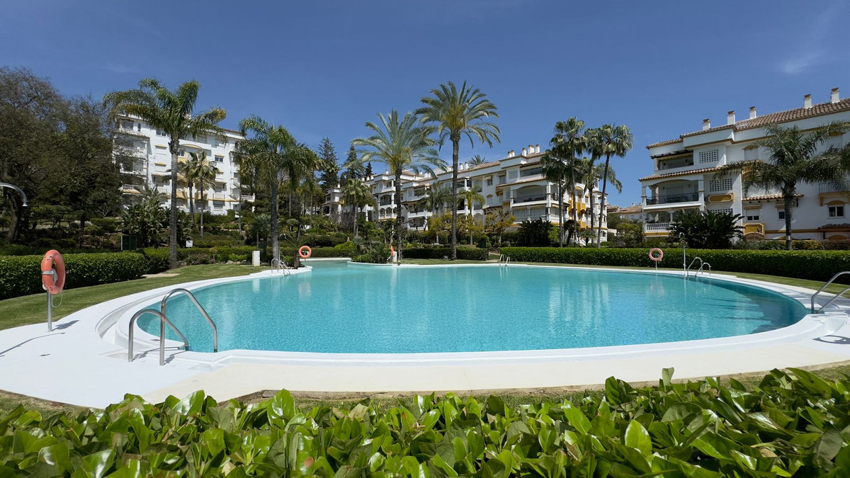 4 Bed Apartment for sale in Marbella Costa Del Sol, Málaga, Spain