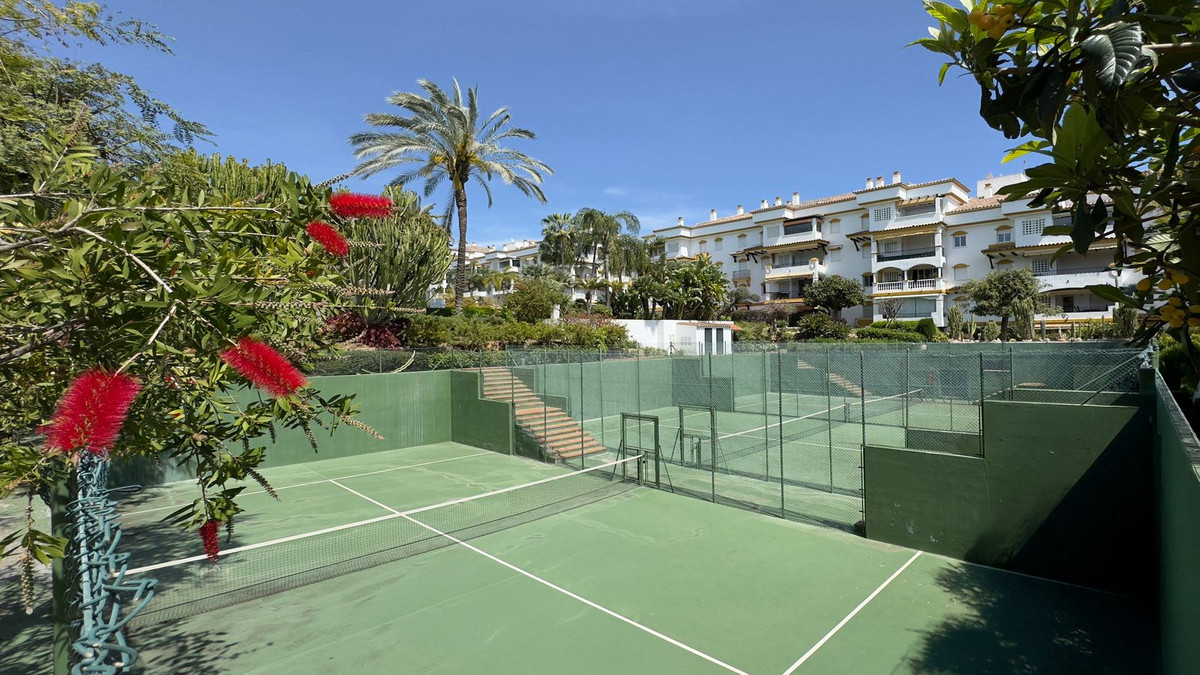 4 Bed Apartment for sale in Marbella Costa Del Sol, Málaga, Spain