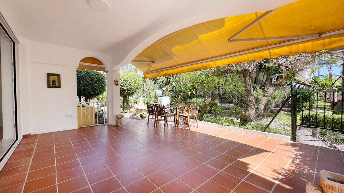 4 Bed Apartment for sale in Marbella Costa Del Sol, Málaga, Spain