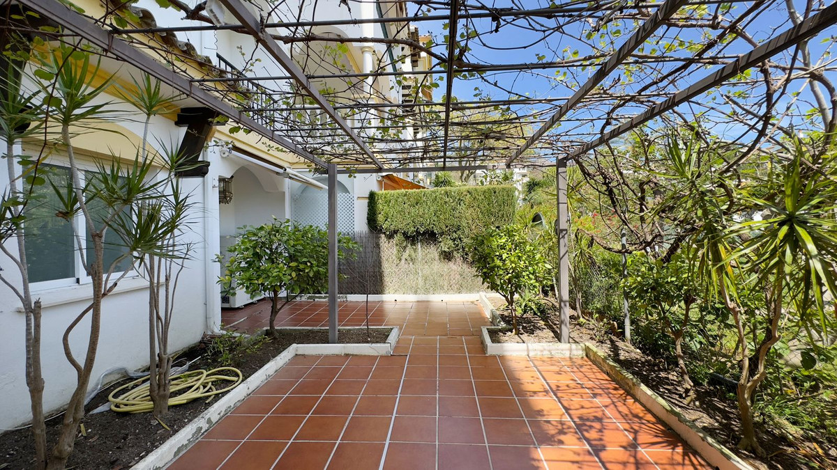 4 Bed Apartment for sale in Marbella Costa Del Sol, Málaga, Spain