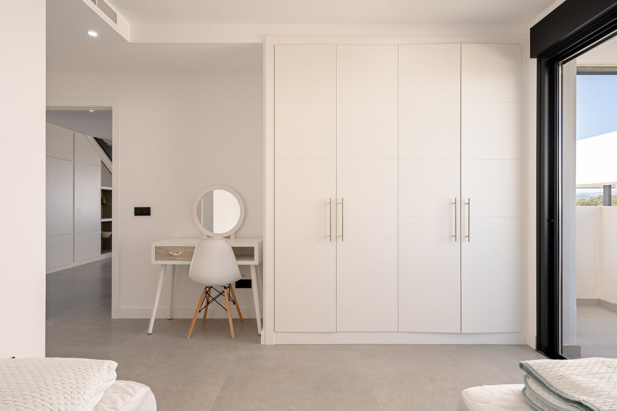 4 Bed Apartment for sale in Estepona Costa Del Sol, Málaga, Spain