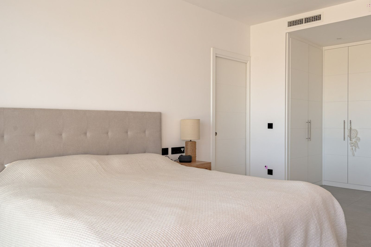 4 Bed Apartment for sale in Estepona Costa Del Sol, Málaga, Spain