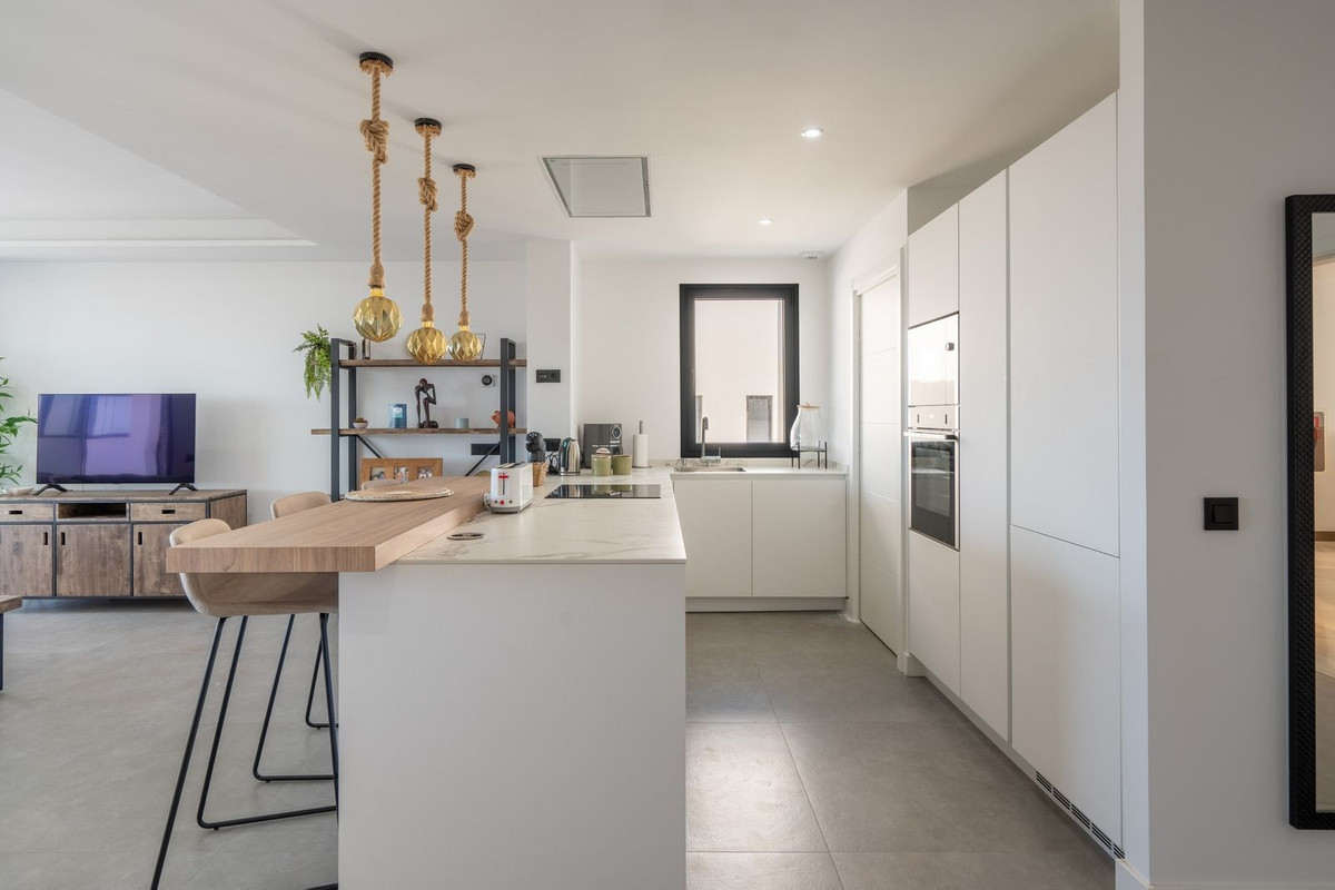 4 Bed Apartment for sale in Estepona Costa Del Sol, Málaga, Spain