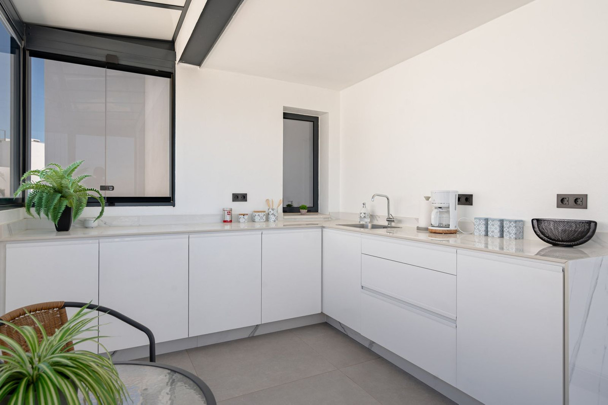 4 Bed Apartment for sale in Estepona Costa Del Sol, Málaga, Spain