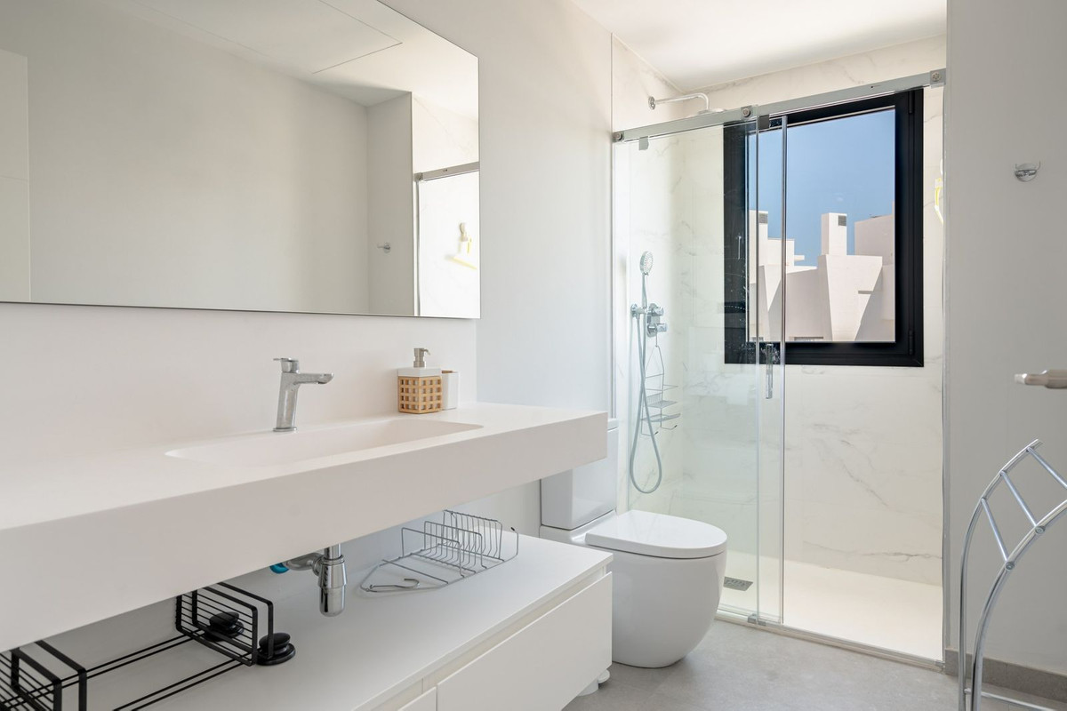 4 Bed Apartment for sale in Estepona Costa Del Sol, Málaga, Spain