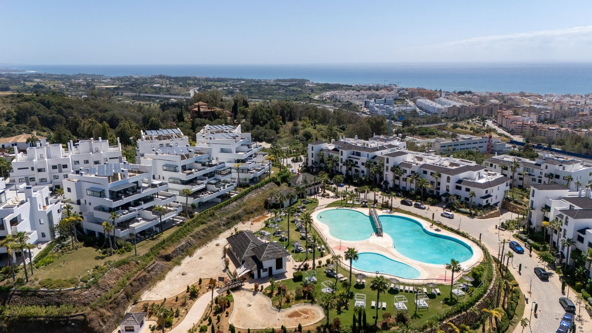 4 Bed Apartment for sale in Estepona Costa Del Sol, Málaga, Spain