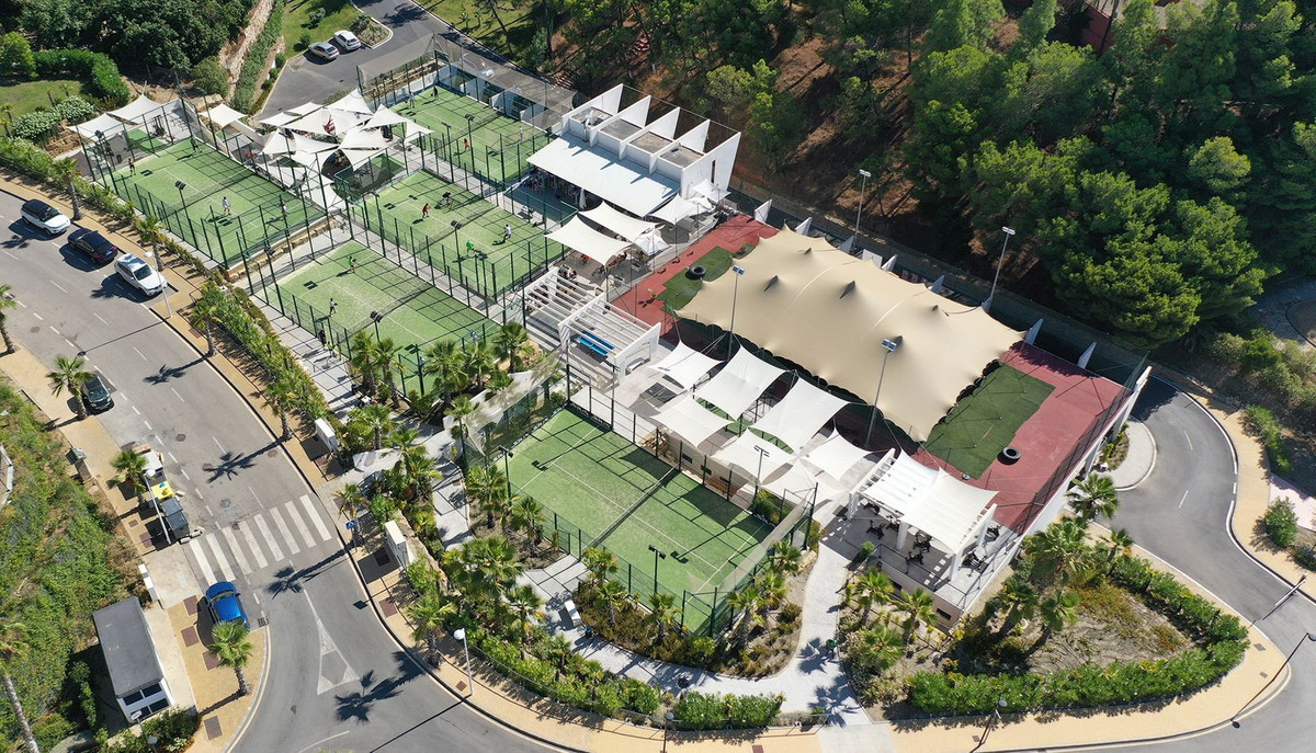 4 Bed Apartment for sale in Estepona Costa Del Sol, Málaga, Spain