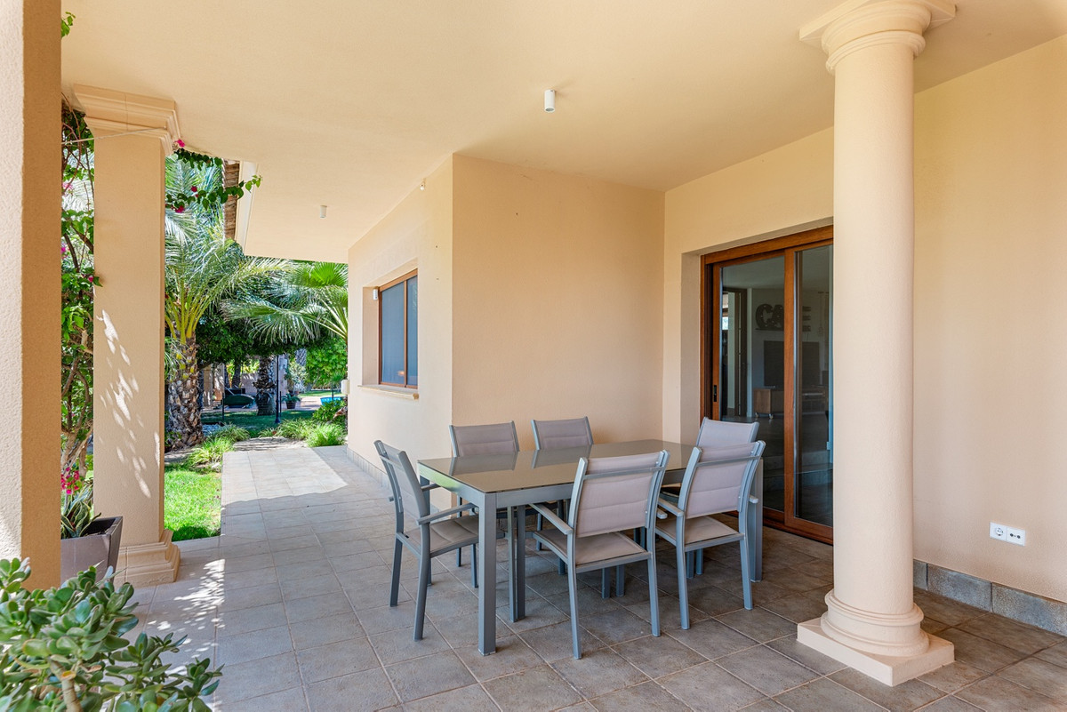 5 Bed Townhouse for sale in Elche Costa Blanca, Alicante, Spain