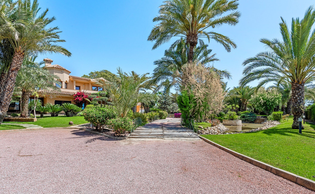 5 Bed Townhouse for sale in Elche Costa Blanca, Alicante, Spain