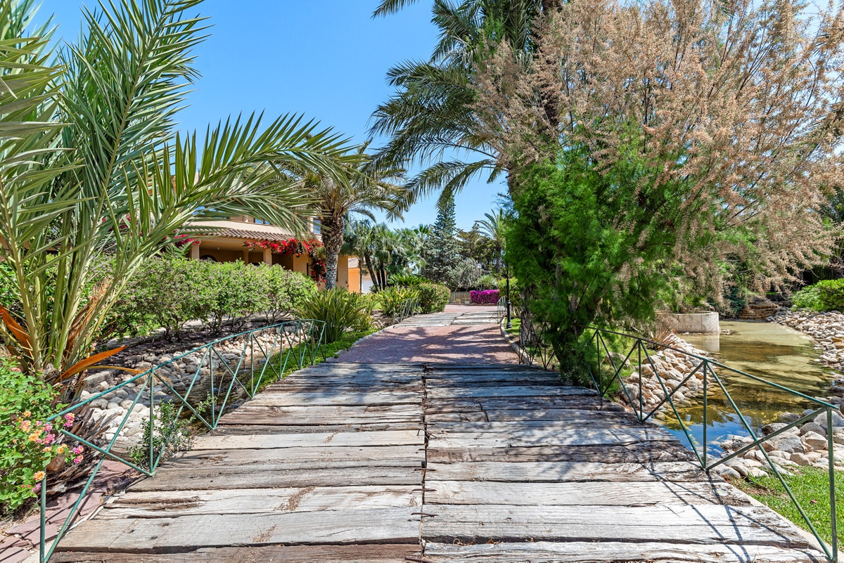 5 Bed Townhouse for sale in Elche Costa Blanca, Alicante, Spain