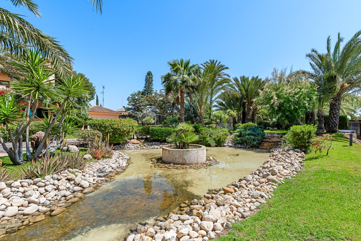 5 Bed Townhouse for sale in Elche Costa Blanca, Alicante, Spain