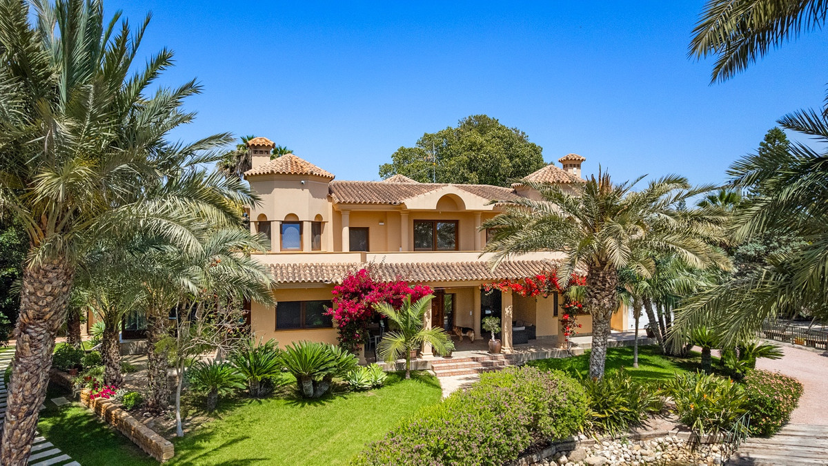 5 Bed Townhouse for sale in Elche Costa Blanca, Alicante, Spain