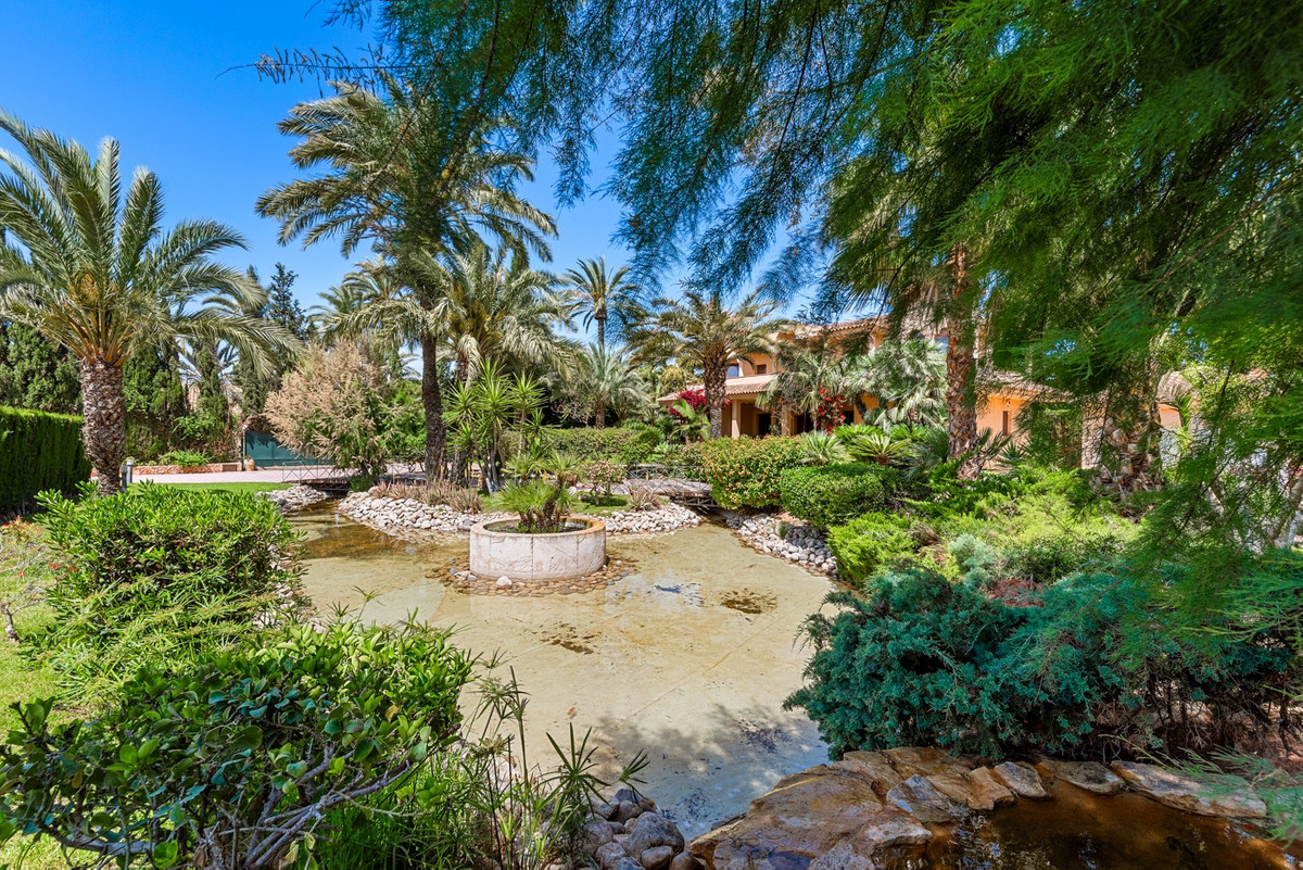 5 Bed Townhouse for sale in Elche Costa Blanca, Alicante, Spain