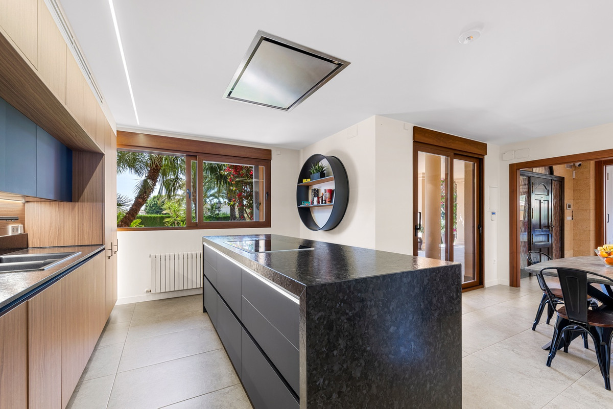 5 Bed Townhouse for sale in Elche Costa Blanca, Alicante, Spain